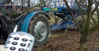 Cięcie sadu leszczynowego z platformy